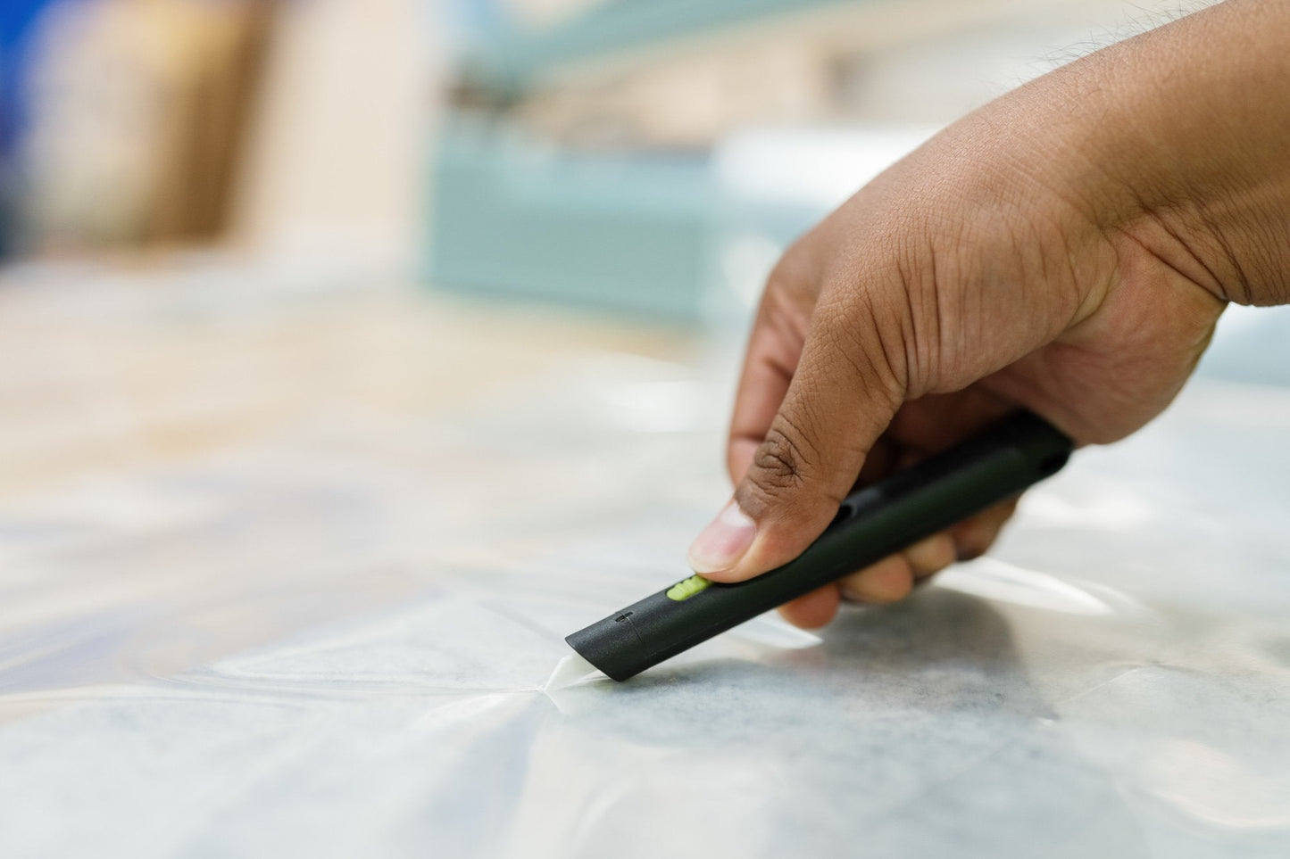 Stift-Cutter mit automatischem Klingenrückzug