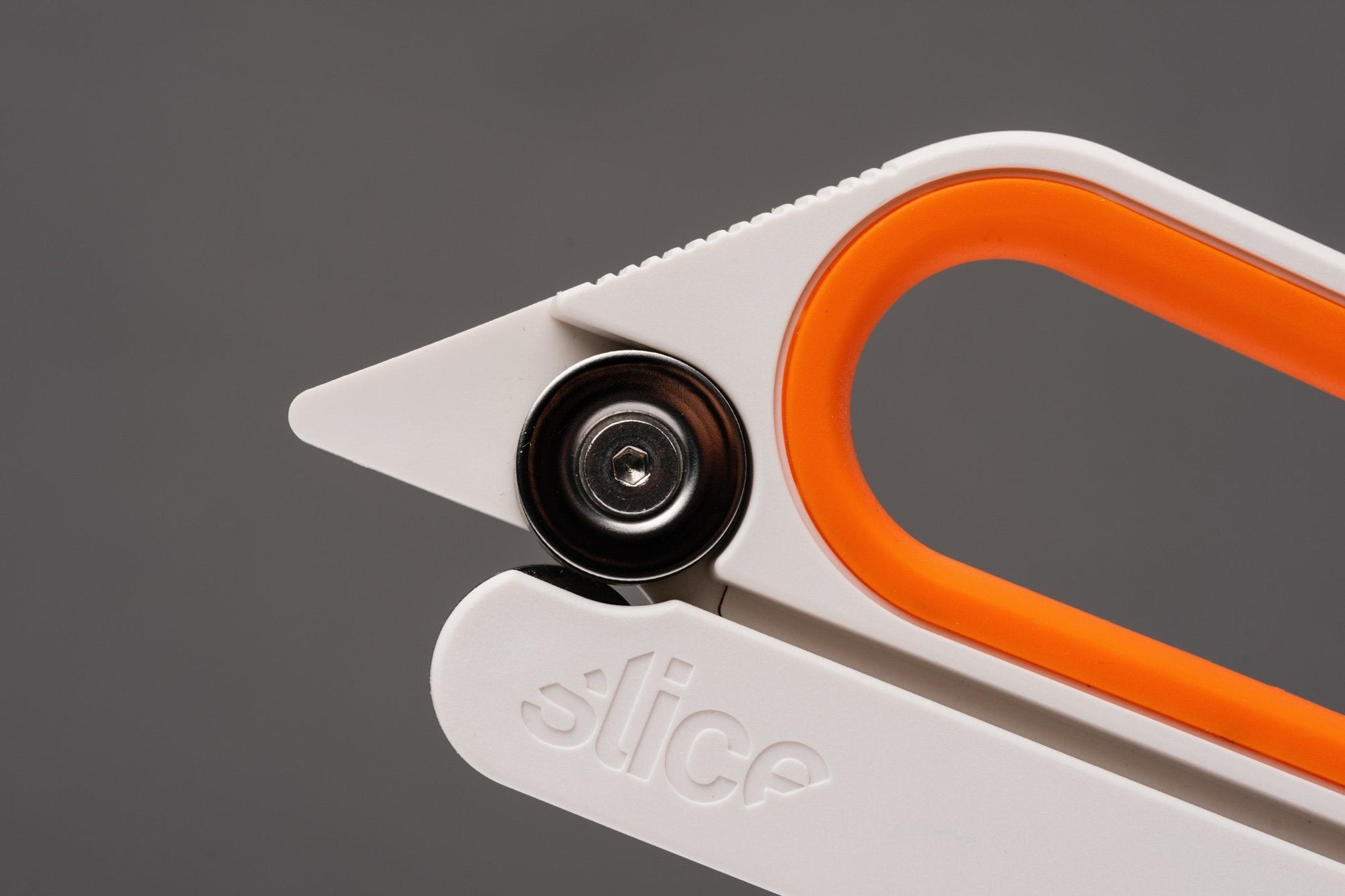 Rotary Scissors With Ergonomic Bladeless Design
